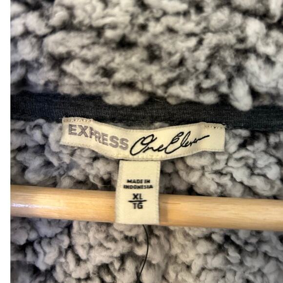 EXPRESS One Eleven NWT Oversized Sherpa Half Zip Pull over SZ XL - Picture 5 of 6